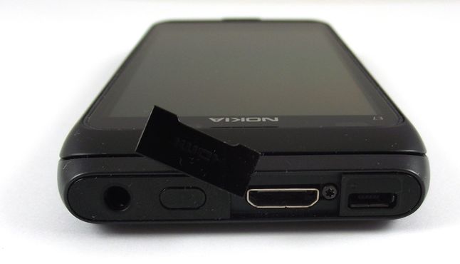 Nokia E7 - port HDMI