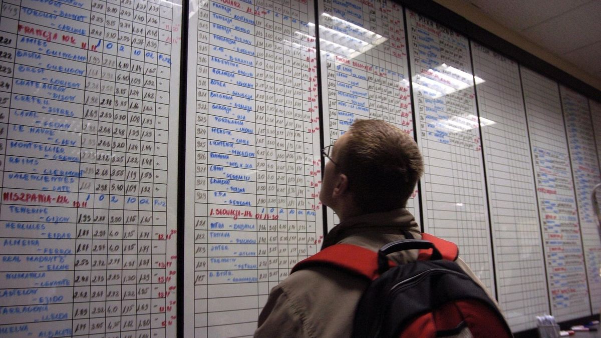 Już ponad rok w Polsce działa ustawa hazardowa. Miała wypędzić nielegalne firmy, ale... do dziś jest dziurawa