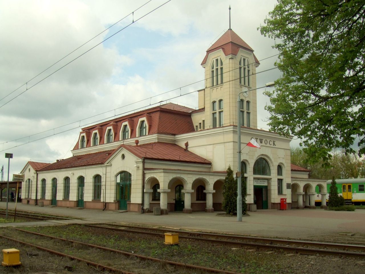 Otwock: Podwarszawski dworzec przejdzie modernizację. Zapowiada się perełka. Zabytek odzyska dawny blask