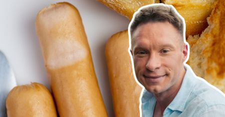 Dietetyk pokazał, co znajduje się w parówkach. Od samego patrzenia można mieć mdłości