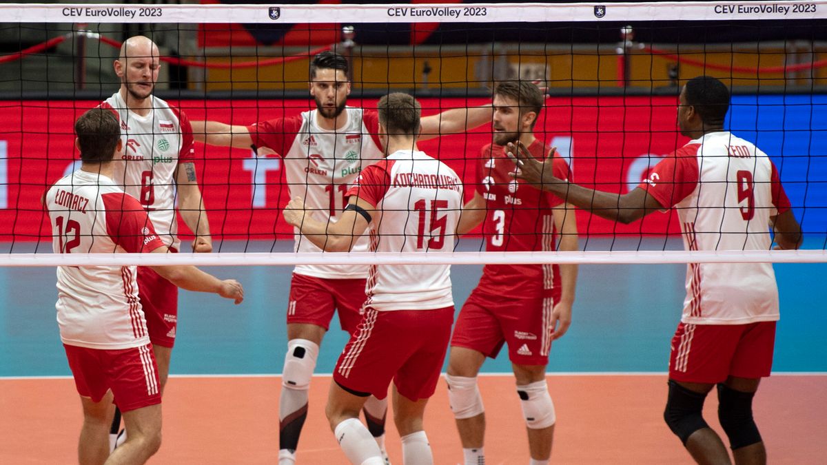 PAP/EPA / GEORGI LICOVSKI / Na zdjęciu: polscy siatkarze