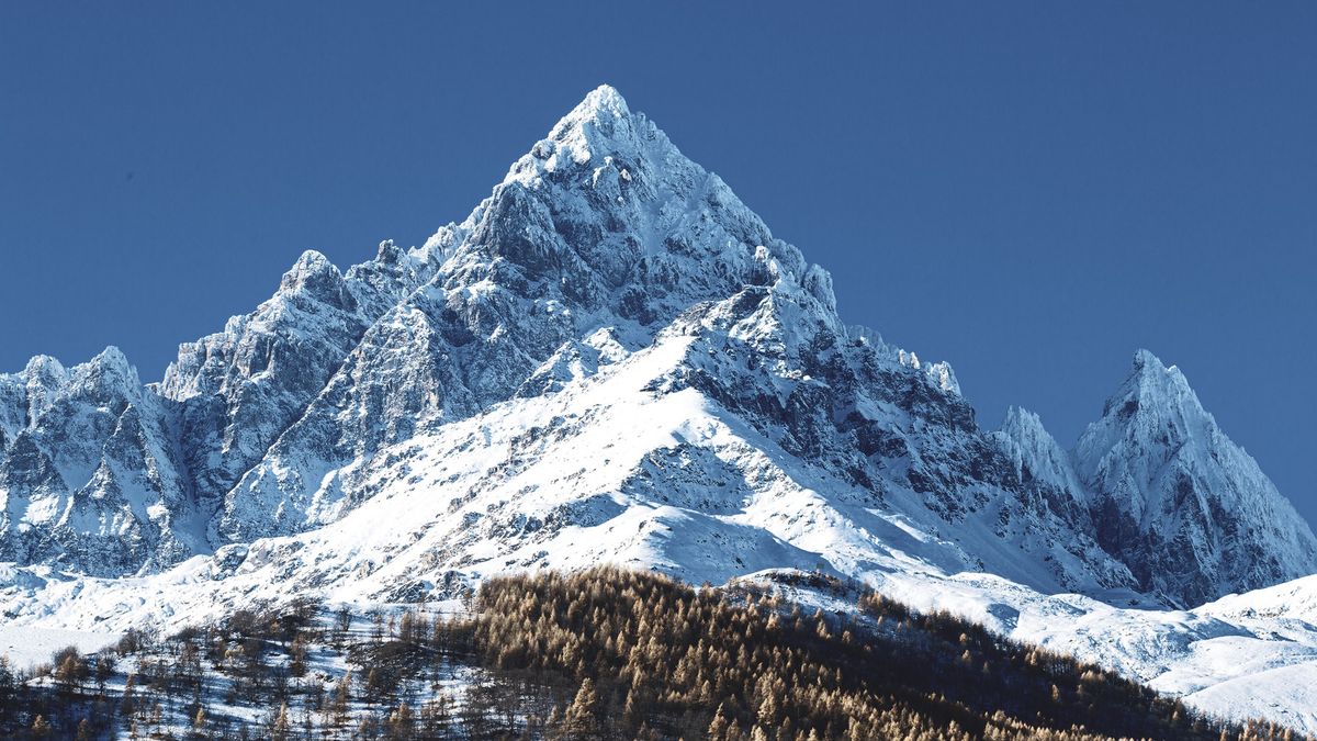 Zdjęcie okładkowe artykułu: Getty Images / Riccardo Carotti/UCG/Universal Images Group / Na zdjęciu: widok na szczyt góry Monviso