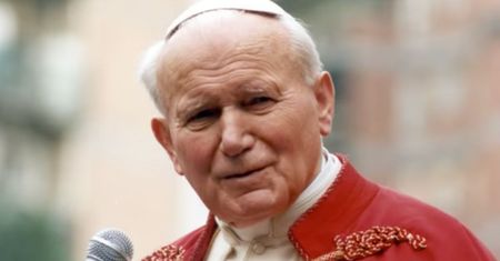 Znaleźli notatkę służbową SB. "Kard. Wojtyła był wstrząśnięty i płakał"