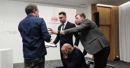 Sprawa Łukasza Mejzy. Wiceminister ucieka przed dziennikarzem, który ujawnił aferę