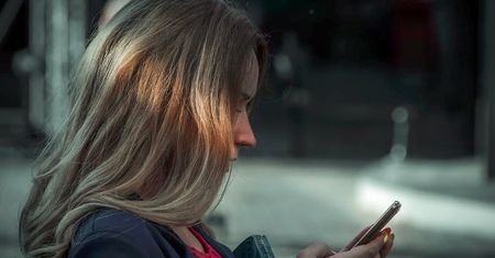 Ile za roaming w UE? - porównujemy cenniki Play, Plus, T-Mobile, Orange i Virgin