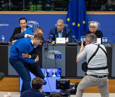 Wykrzyczał Orbanowi w twarz. Biegł w kierunku premiera Węgier