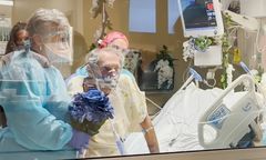 Odnaleźli się po kilkudziesięciu latach. Niezwykły ślub w szpitalu w Las Vegas