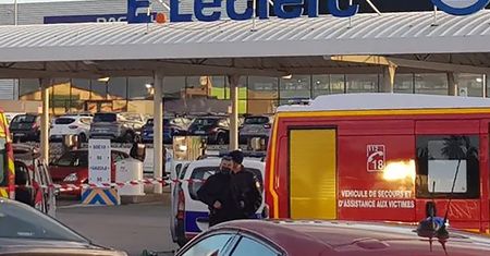 Francja. Azylant ranił dwie policjantki szablą. Był podejrzany o kradzież auta