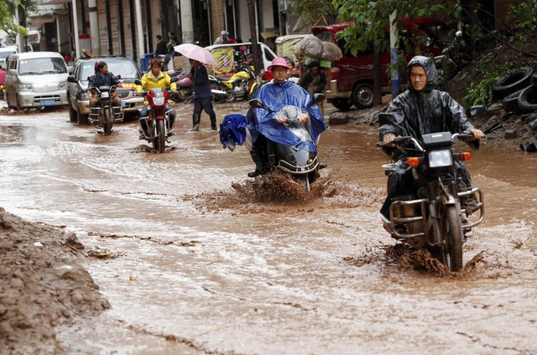 Ulewne deszcze w Chinach zabiły 33 osoby