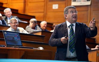 Wyprodukował antymaterię i dostrzegł boską cząstek