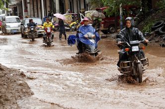 Osunięcia ziemi i powodzie w Chinach. Jest już 21 ofiar śmiertelnych
