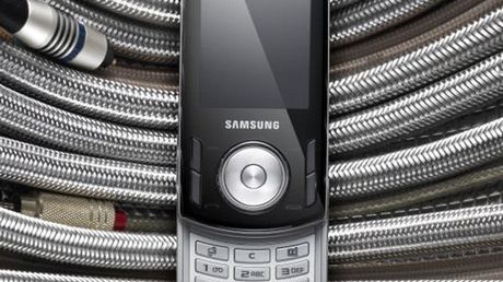 Samsung F400 we współpracy z Bang&Olufsenem 1