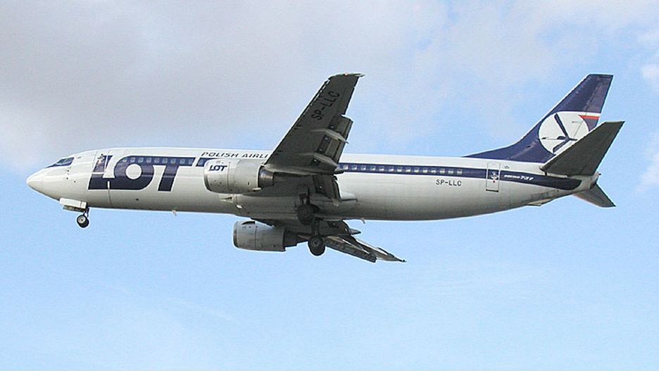 Awaryjne lądowanie maszyny LOT-u na lotnisku Chopina w Warszawie