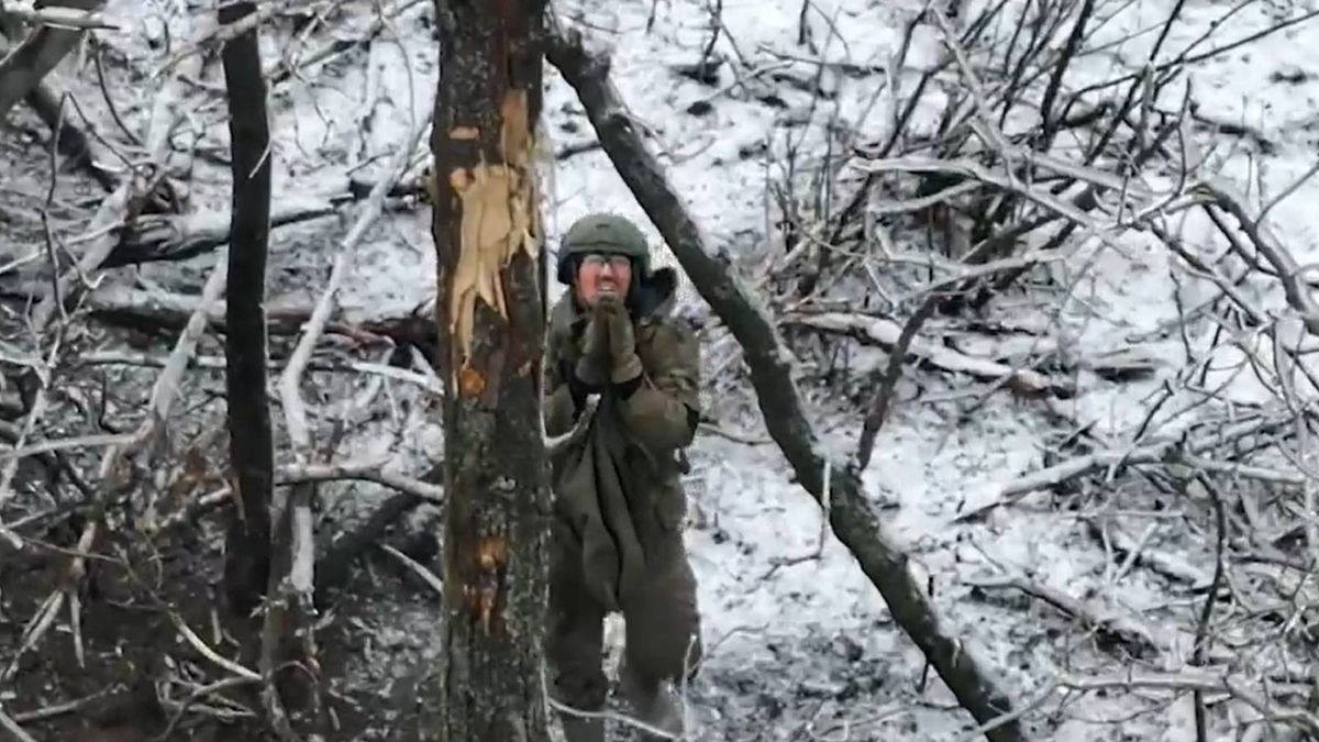 Rosyjski żołnierz błagał Ukraińców o litość, a potem po prostu uciekł