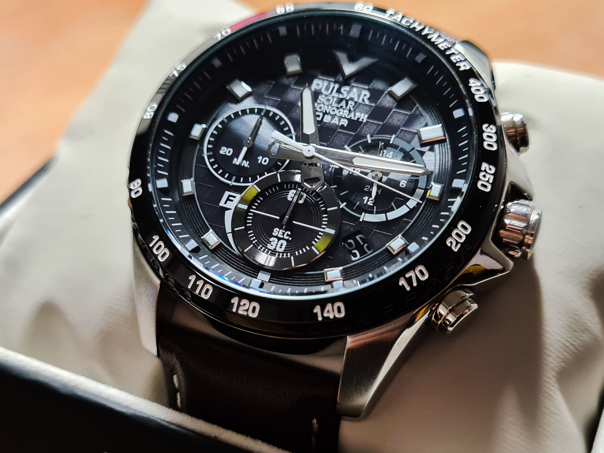 Pulsar Chronograph Solar PZ5109X1: Jak działa mechanizm solarny? 4