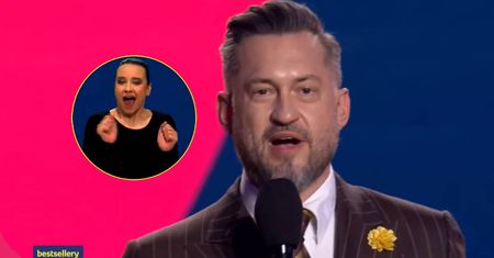 Pani od migowego znów skradła show. Wszyscy patrzyli tylko na nią