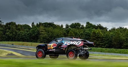 Ford pokazał wyczynowego Raptora. Pojedzie na Rajd Dakar