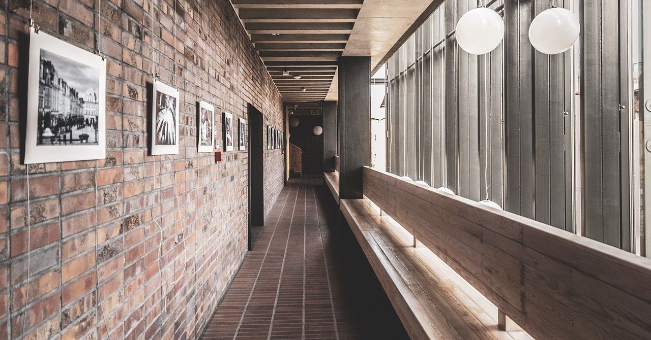 Katowice: W budynku Szkoły Filmowej im. Krzysztofa Kieślowskiego pachnie śląskością. Ale też odrobinę... Hiszpanią