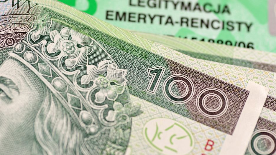 Kto dostanie "potrójną emeryturę" w sierpniu?