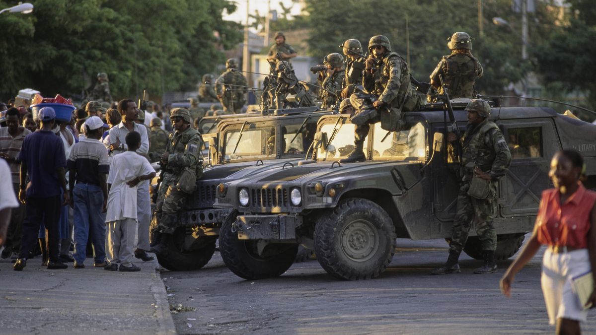 US Troops In Haiti
US Army soldiers sitting on armoured vehicles during a UN-authorized military intervention in Haiti, October 12th 1994. (Photo by Peter Turnley/Corbis/VCG via Getty Images)
Peter Turnley
huty40108