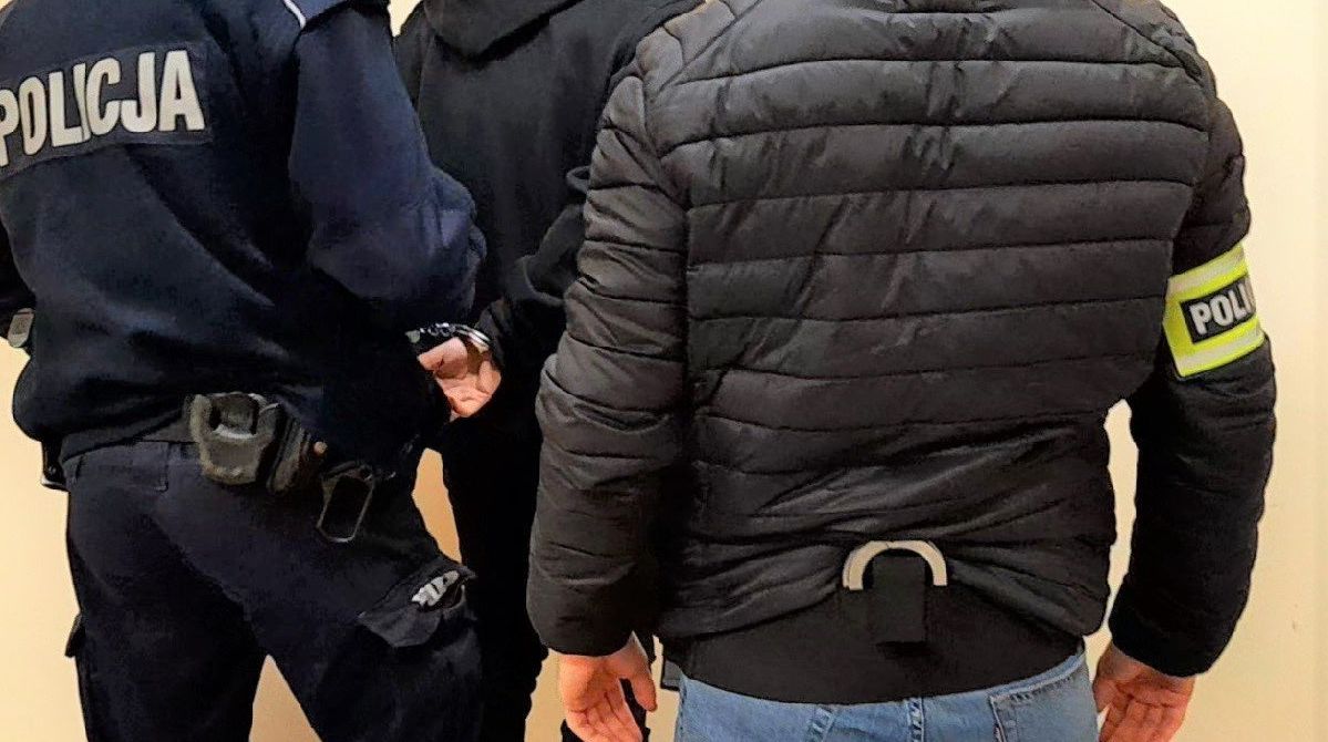 Wpadli handlarze środkami farmakologicznymi. Milionowe zyski szef grupy trzymał w sejfie, pralce, koszu na śmieci