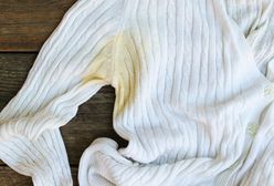 Jak usunąć żółte plamy z białych ubrań? Pomogą najtańsze składniki
