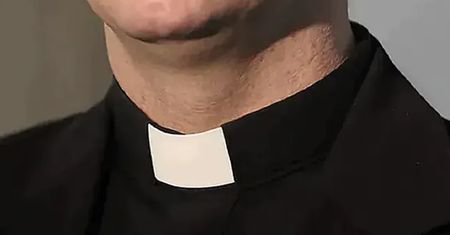 Wytatuowany osiłek rzucił się na księdza. Smutne sceny we Wrocławiu