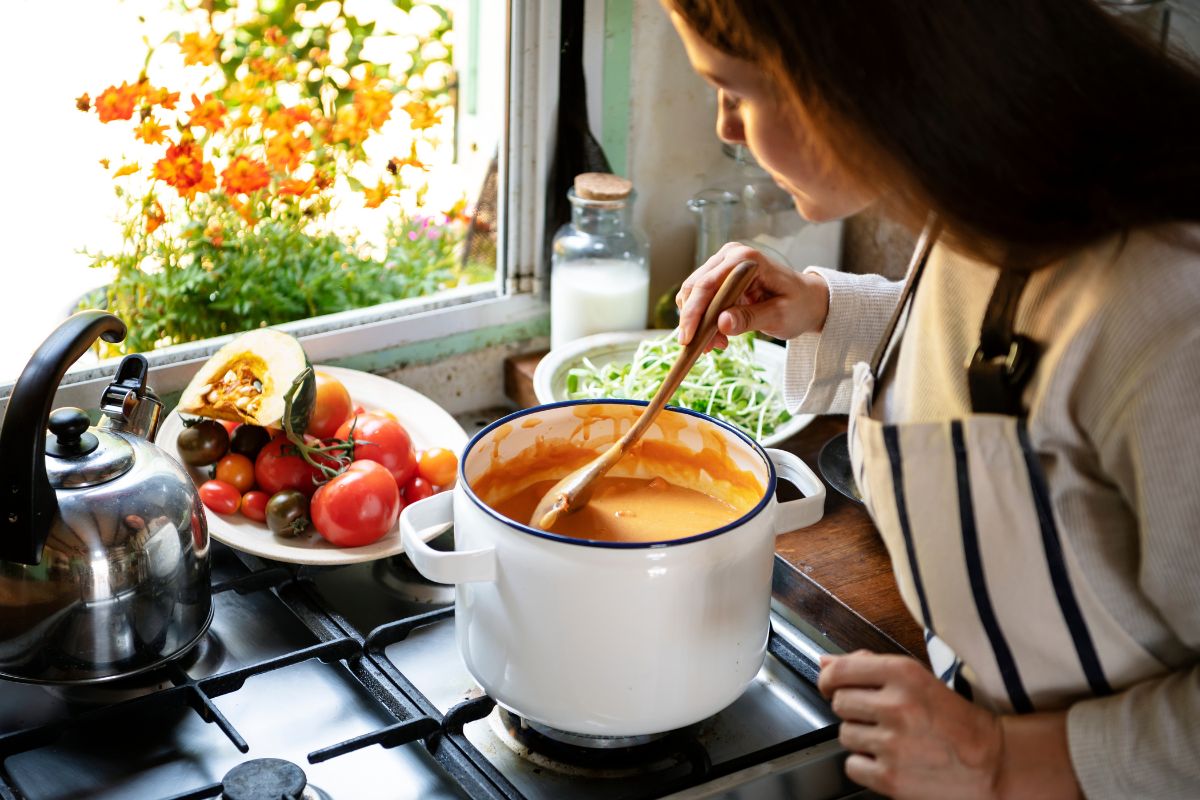 Przesoloną zupę można uratować na kilka sposobów