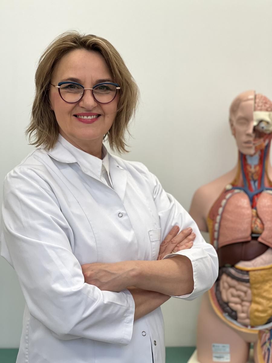 Prof. dr hab. n. med. Ewa Stachowska, specjalistka z dziedziny nutrigenomiki i nutrigenetyki, kierownik Zakładu Biochemii i Żywienia Człowieka Pomorskiego Uniwersytetu Medycznego w Szczecinie
