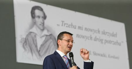 Matura 2021. Mateusz Morawiecki na egzaminy jeździł karetką