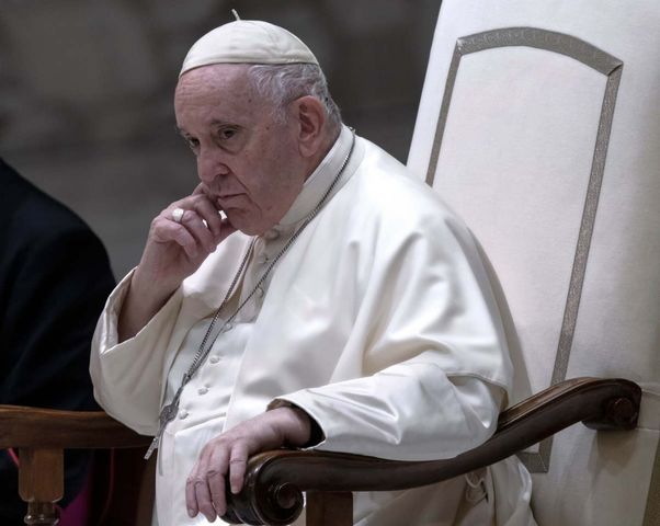 Papież Franciszek znowu w szpitalu. Od wielu lat zmaga się z dotkliwymi chorobami