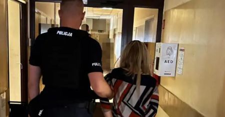 49-latka rzuciła się na ochroniarza. Uderzyła go w twarz