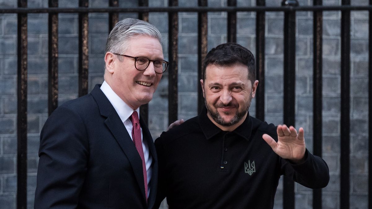 LONDON, UNITED KINGDOM  MARCH 01, 2025: British Prime Minister Keir Starmer (L) welcomes President of Ukraine Volodymyr Zelensky outside 10 Downing Street ahead of their meeting in London, United Kingdom on March 01, 2025. (Photo credit should read Wiktor Szymanowicz/Future Publishing via Getty Images)
