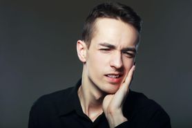 Zapalenie dziąseł – przyczyny, objawy, leczenie i zapobieganie