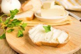 Masło - produkt, który trzeba wyeliminować z diety, aby pozbyć się wzdętego brzucha