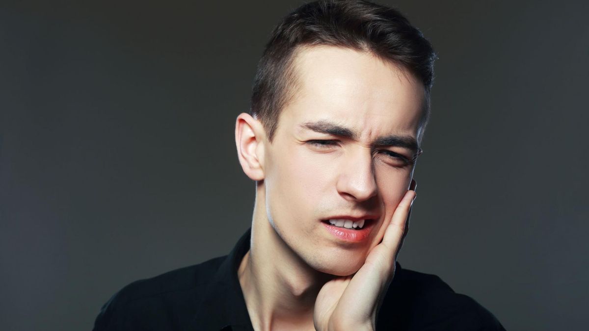 Zapalenie dziąseł jest powszechną dolegliwością, która dotyka ludzi w różnym wieku. To obok próchnicy i nadwrażliwości jeden z najbardziej powszechnych problemów stomatologicznych.