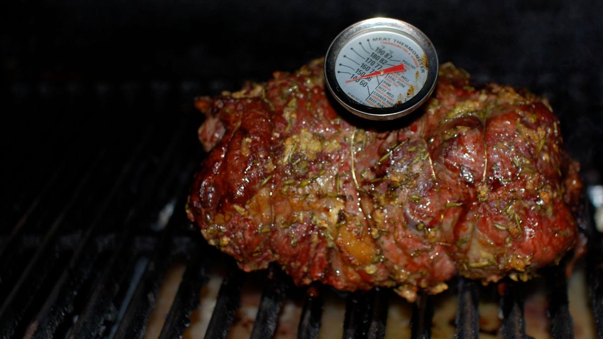 Wolno pieczony udziec z jagnięciny nowozelandzkiej z usuniętą kością (samo mięso)