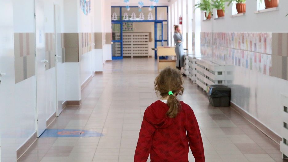Tylko 39 proc. ubogich dzieci korzysta z posiłków dofinansowanych lub refundowanych.