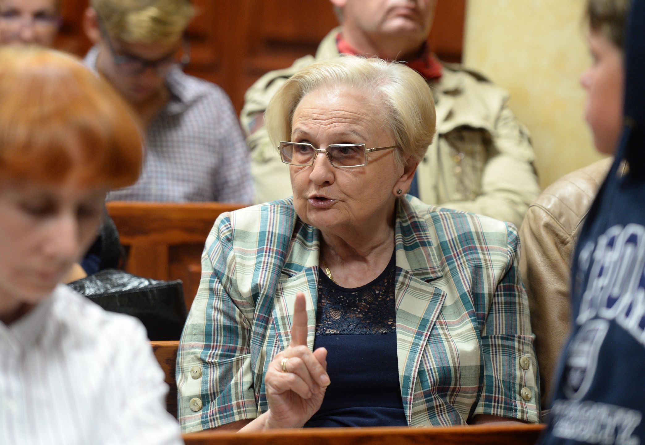Ewa ��towska
Jacek Turczyk
Ewa ��towska, gest, inicjatywa obywatelska wolne s�dy, otwarte, portret, s�d, S�d bli�ej ludzi, s�downictwo, spotkanie, z s�dziami