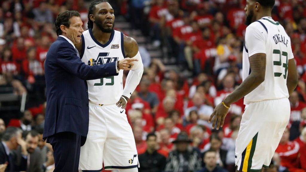 Zdjęcie okładkowe artykułu: Getty Images / Tim Warner / Na zdjęciu: trener Quin Snyder i Jae Crowder