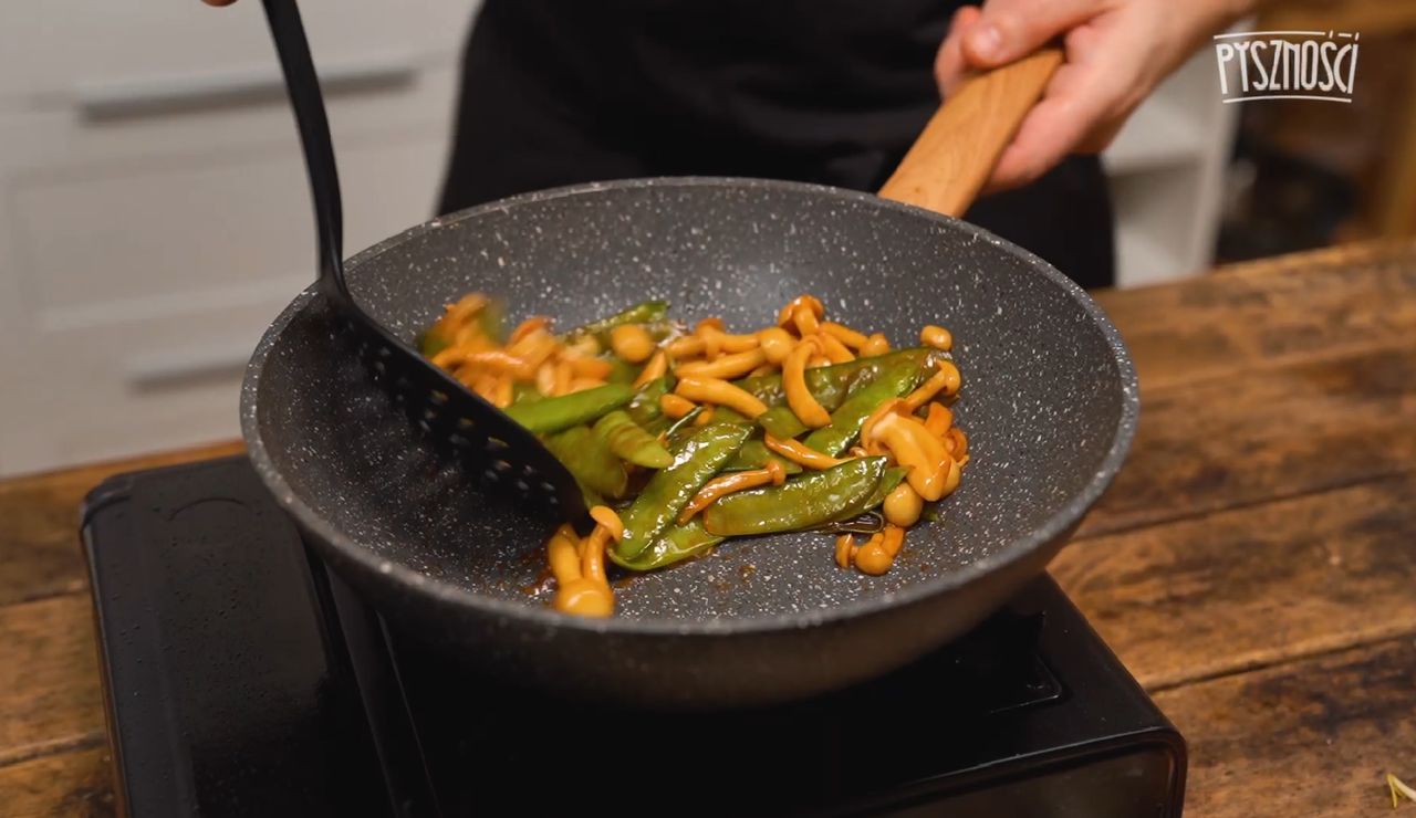 Fried mushrooms and peas