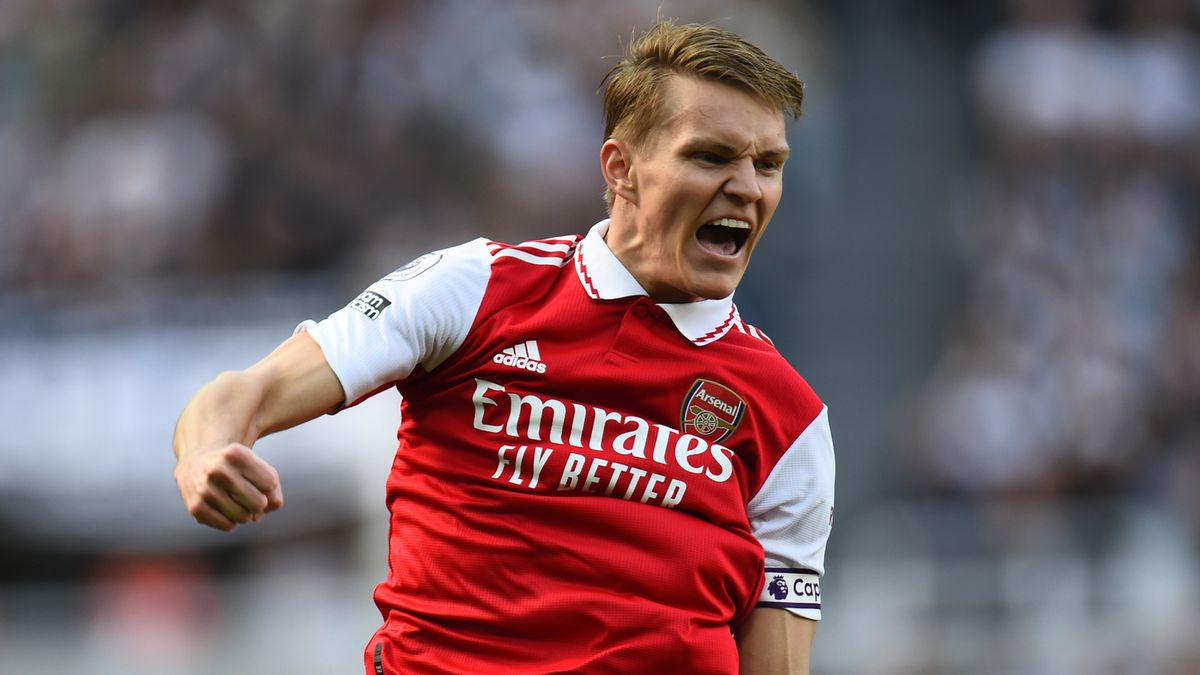 Martin Odegaard (Arsenal FC) cieszy się z bramki