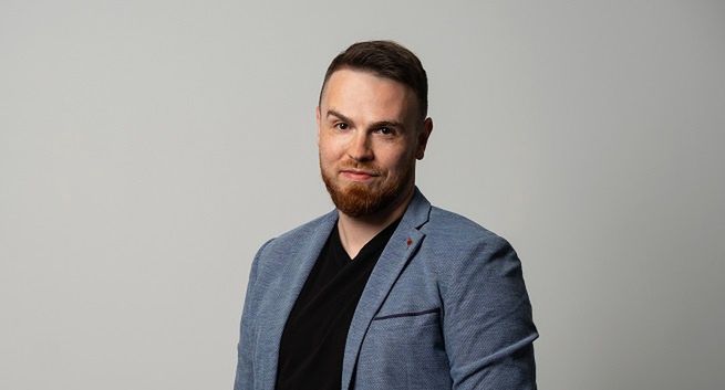 Maciej Kapuściński performance media directorem Freundschaft Commerce