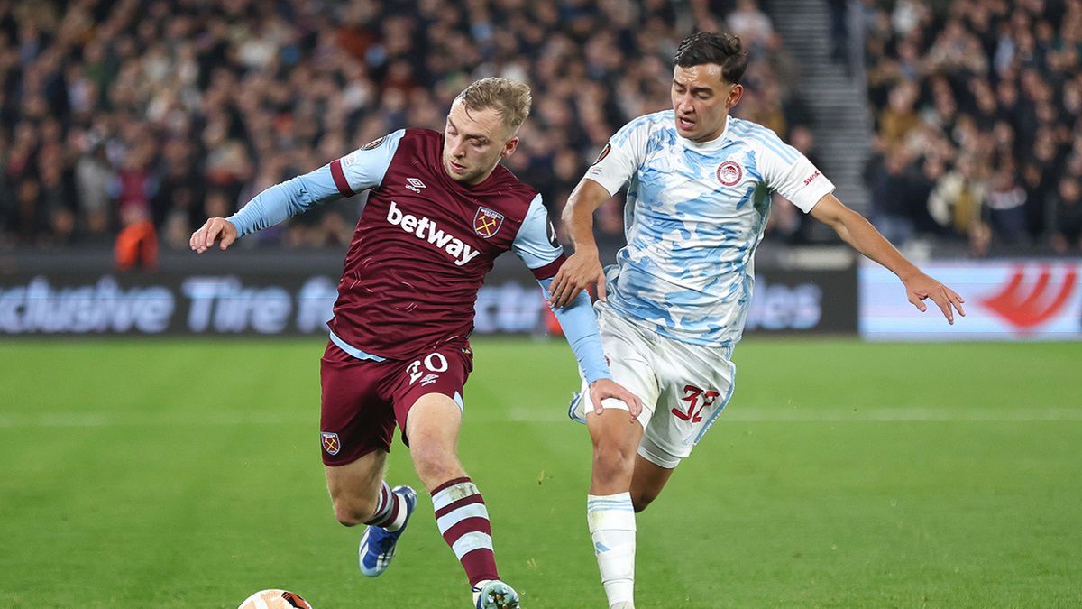 Getty Images / Rob Newell - CameraSport / Na zdjęciu: Jarrod Bowen i Santiago Hezze