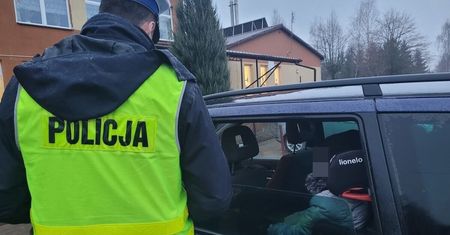 Policjanci ruchu drogowego prowadzą akcję informacyjno-edukacyjną „Bezpieczny Maluch”
