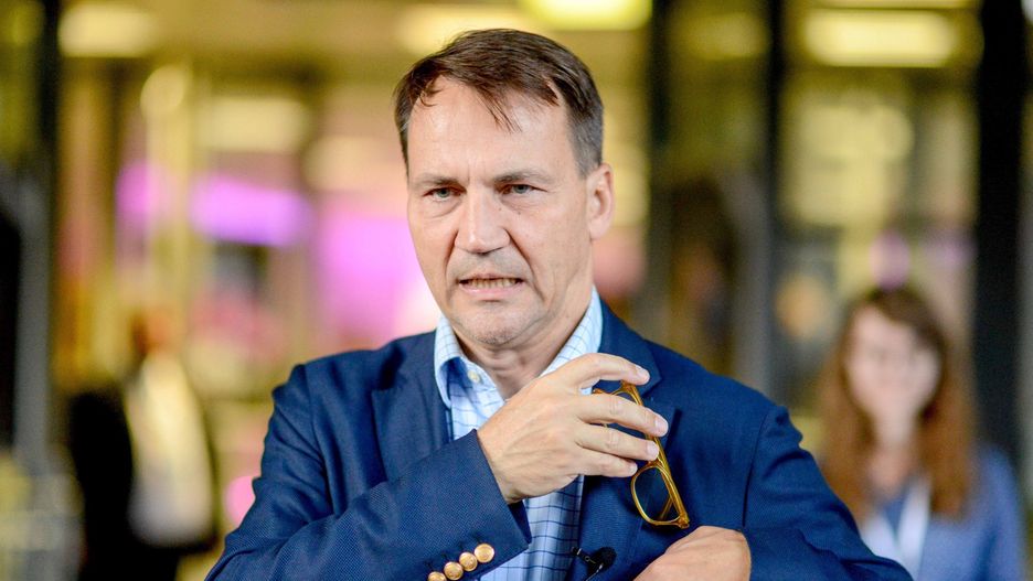 Andrzej Duda wkręcony. Radosław Sikorski uznał, że doszło do rozmowy "na poziomie San Escobar, a nie dużego NATO-wskiego kraju"