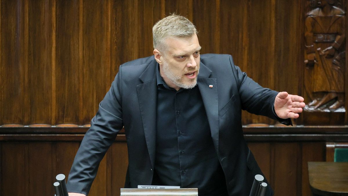 42. posiedzenie Sejmu X kadencji - dzie? 1
Fot. Adam Burakowski/East News, 07.10.2025. 42. posiedzenie Sejmu X kadencji. 
N/z: posel Razem Adrian Zandberg
Adam Burakowski