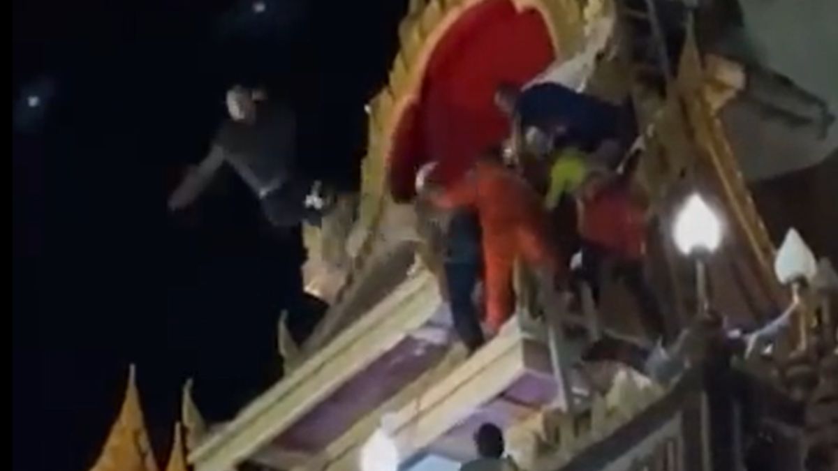 Rosjanin skoczył z dachu pagody i zmarł w szpitalu z powodu obrażeń 