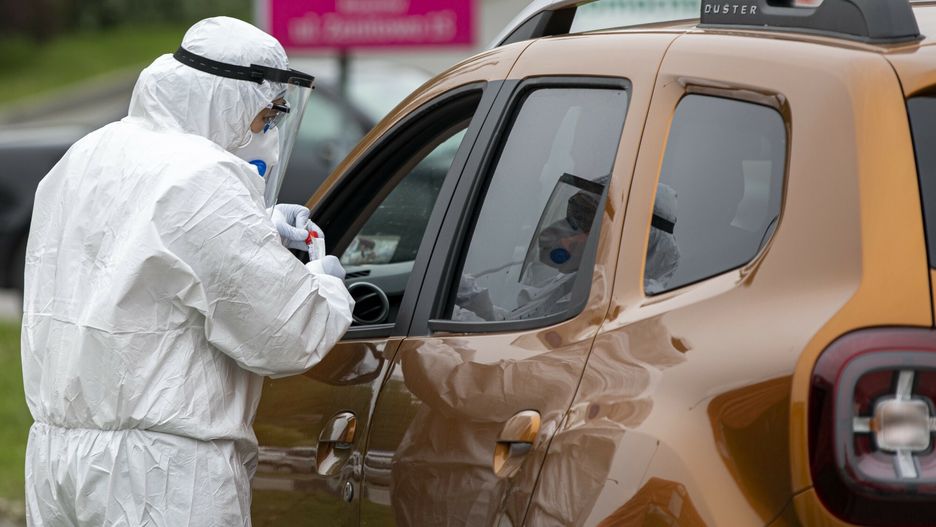 Rzeszów otworzy punkt szczepień drive-thru, czyli dla pacjentów przyjeżdżających samochodami. Jak dotąd taką metodą w Polsce  pobierano jedynie wymazy