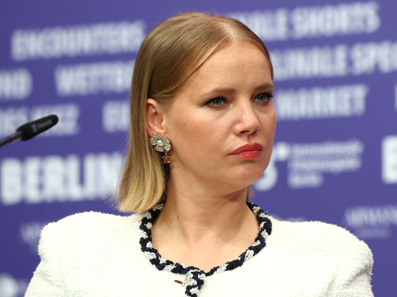 Joanna Kulig pozuje cała w Chanel. "Ten duet niestety nie gra"